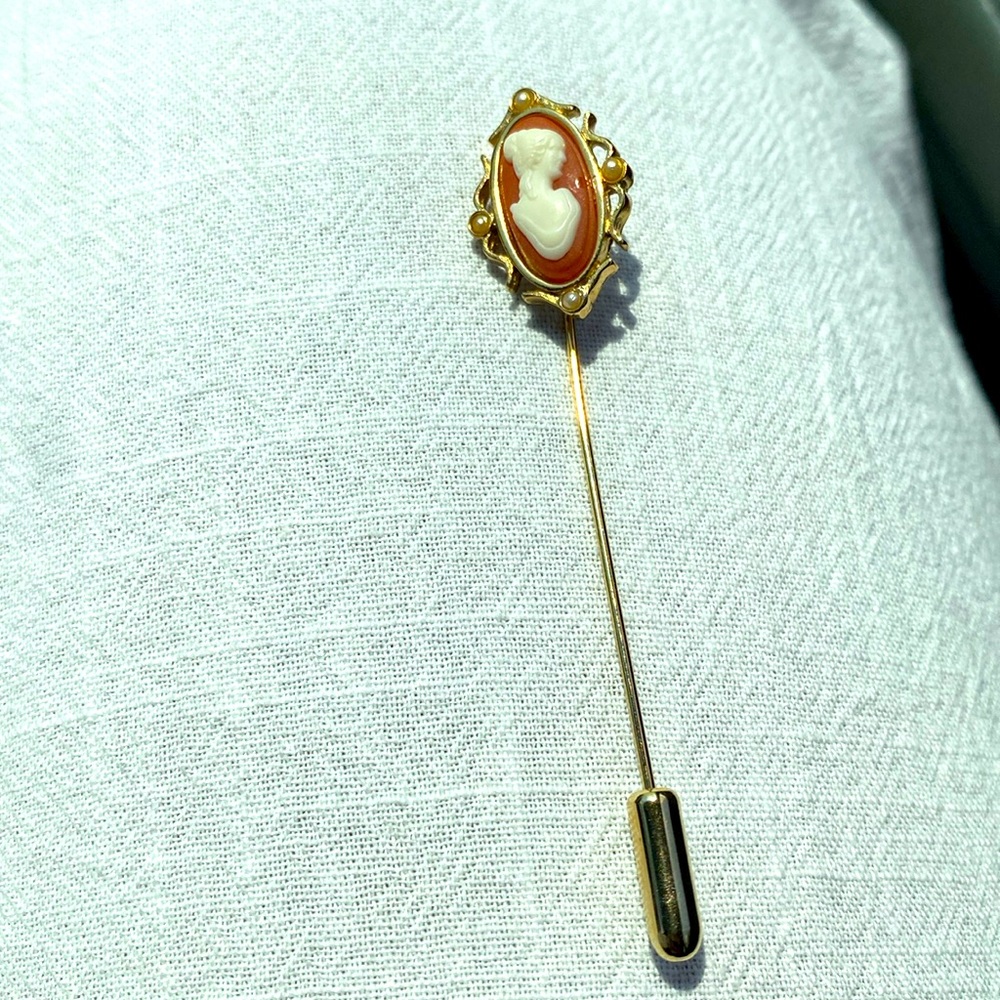Vintage early 1970’s Avon cameo Hat Pin